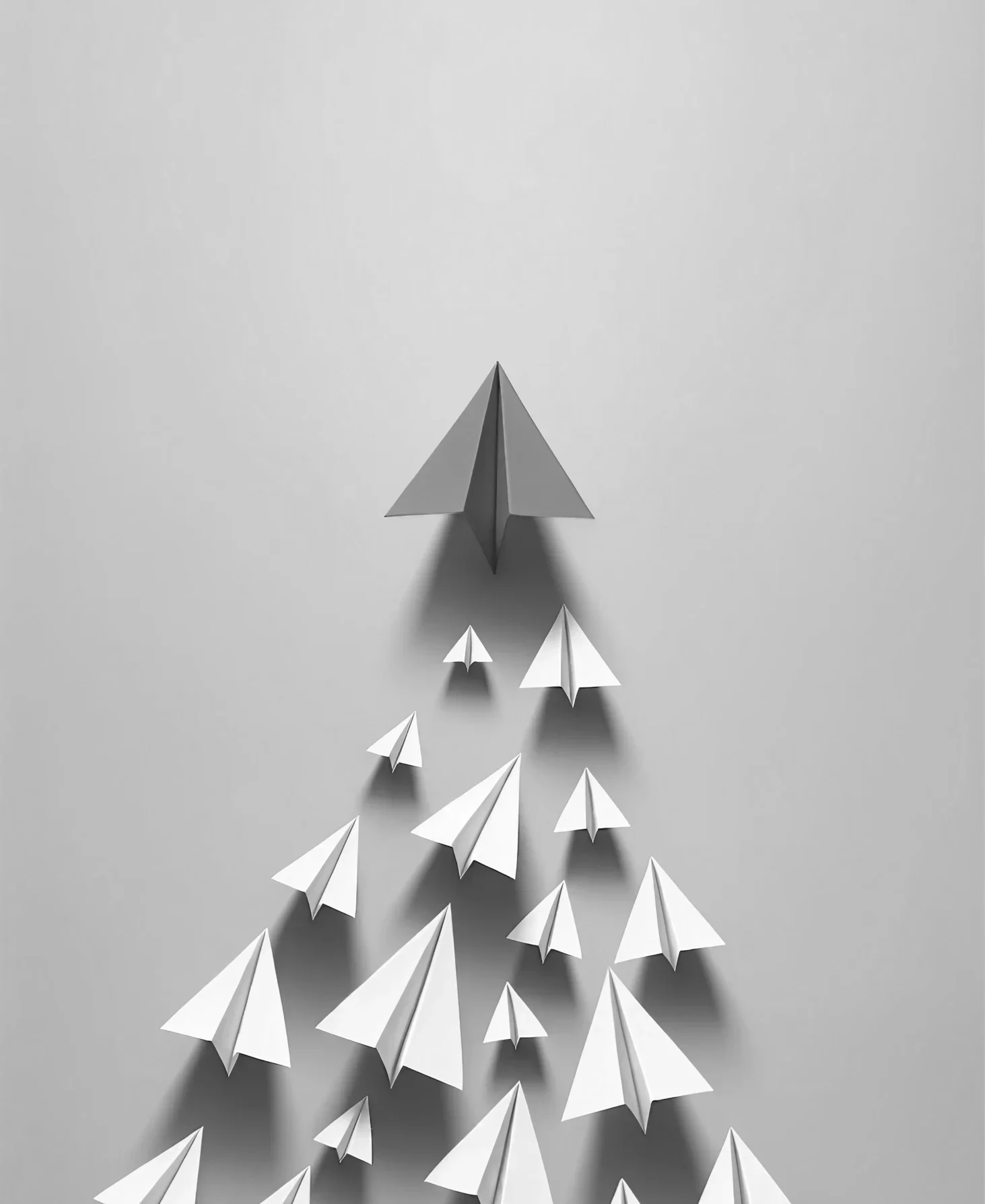 red-paper-airplane-leading-amongst-white-ones copia